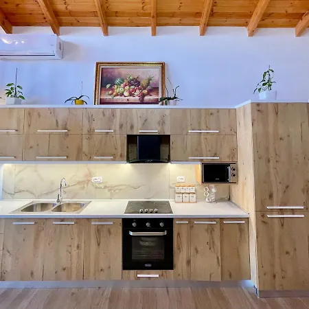 River Escape - Private Beach, Scenic View & Bbq Villa *