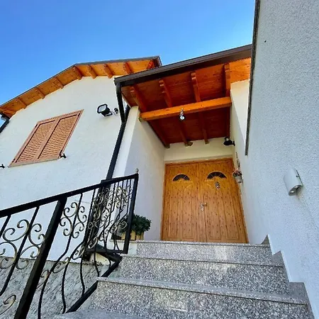 River Escape - Private Beach, Scenic View & Bbq Vila Tepelene