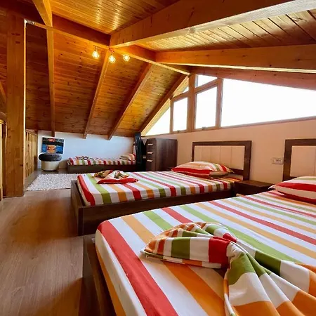 Vila River Escape - Private Beach, Scenic View & Bbq *