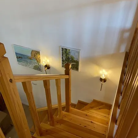 Vila River Escape - Private Beach, Scenic View & Bbq *