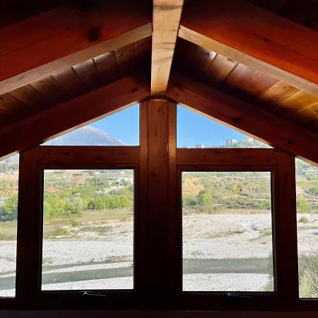 River Escape - Private Beach, Scenic View & Bbq Vila Tepelene