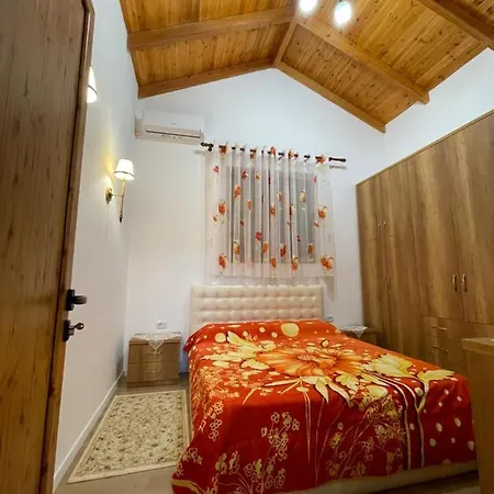 Vila River Escape - Private Beach, Scenic View & Bbq
