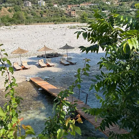 River Escape - Private Beach, Scenic View & Bbq Vila Tepelene