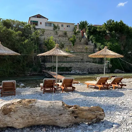 River Escape - Private Beach, Scenic View & Bbq Tepelene