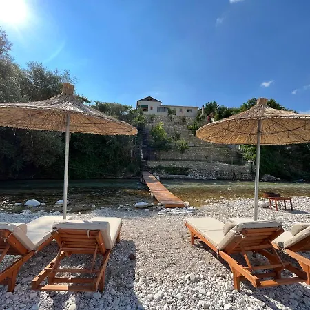 Vila River Escape - Private Beach, Scenic View & Bbq Tepelene
