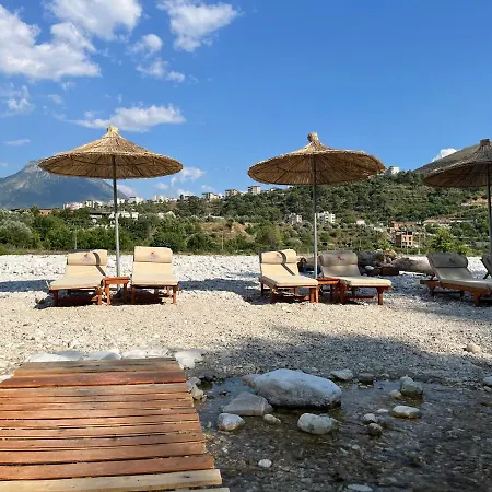 River Escape - Private Beach, Scenic View & Bbq Vila *