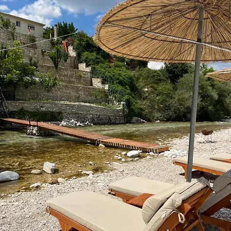 River Escape - Private Beach, Scenic View & Bbq * Tepelene