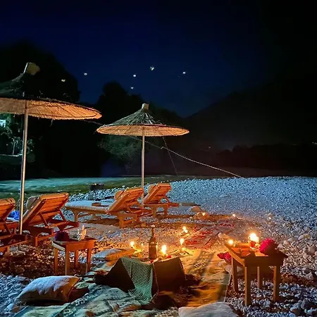 Vila River Escape - Private Beach, Scenic View & Bbq *