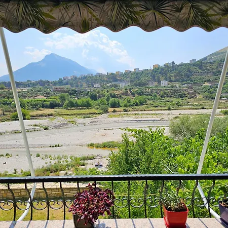 River Escape - Private Beach, Scenic View & Bbq * Tepelene