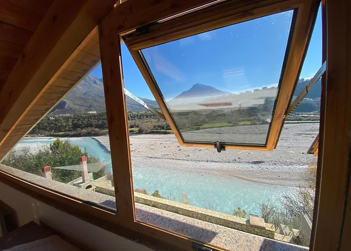 River Escape - Private Beach, Scenic View & Bbq Tepelene