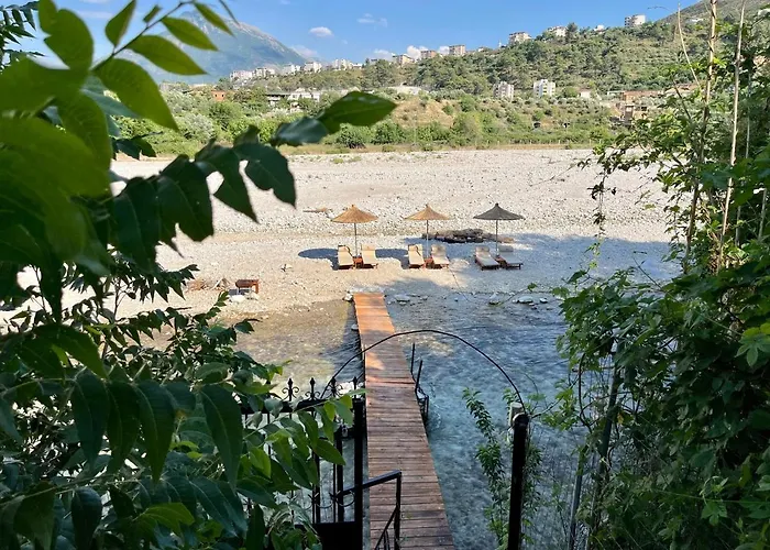 Villa River Escape - Private Beach, Scenic View & Bbq *