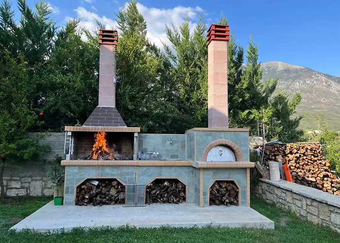 Villa River Escape - Private Beach, Scenic View & Bbq Tepelene