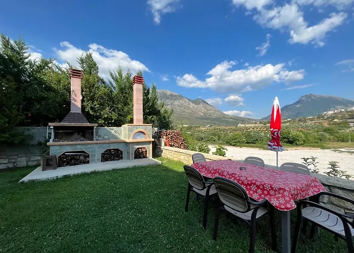 Villa River Escape - Private Beach, Scenic View & Bbq Tepelene