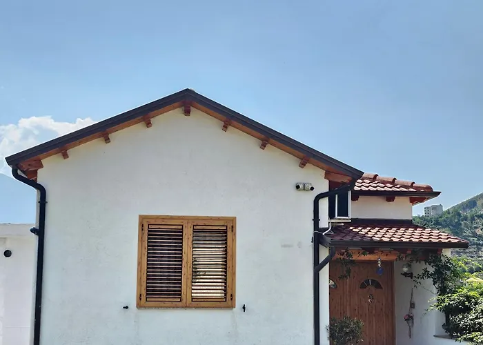 River Escape - Private Beach, Scenic View & Bbq