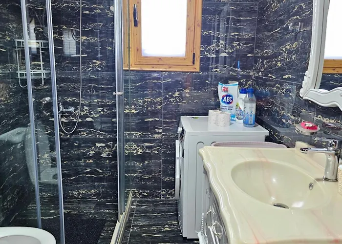 Villa River Escape - Private Beach, Scenic View & Bbq