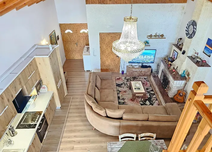 Villa River Escape - Private Beach, Scenic View & Bbq *