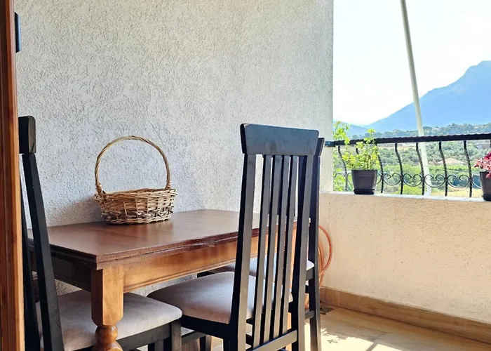 Villa River Escape - Private Beach, Scenic View & Bbq Tepelene