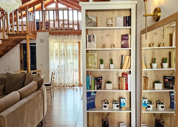 Villa River Escape - Private Beach, Scenic View & Bbq *