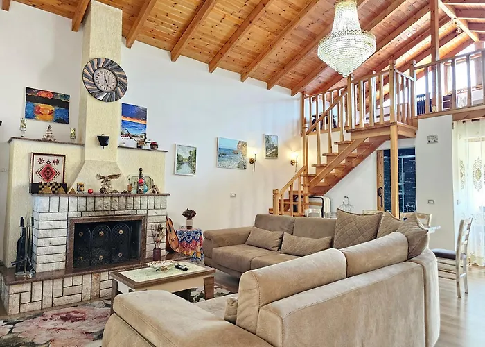 Villa River Escape - Private Beach, Scenic View & Bbq Tepelene