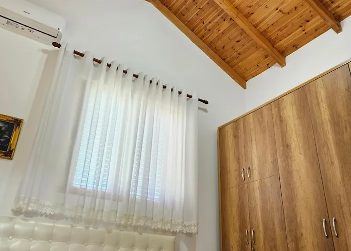 River Escape - Private Beach, Scenic View & Bbq