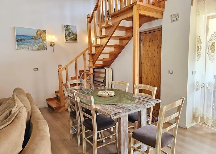 Villa River Escape - Private Beach, Scenic View & Bbq *