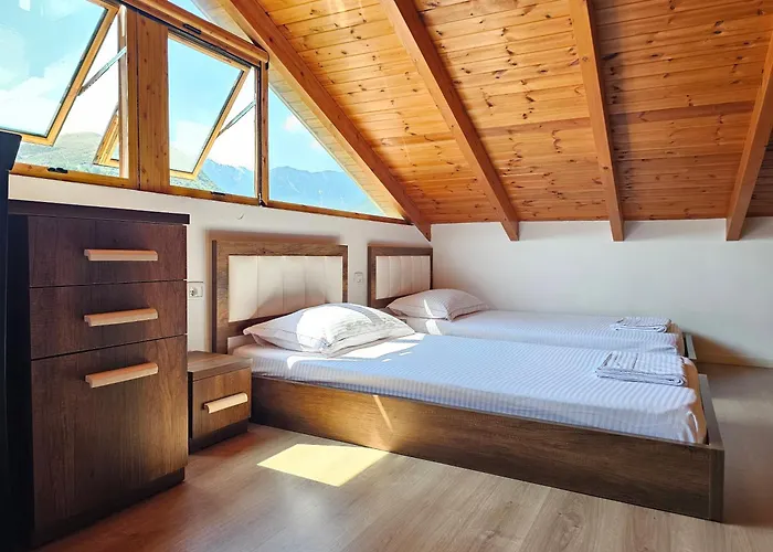 River Escape - Private Beach, Scenic View & Bbq Villa Tepelene