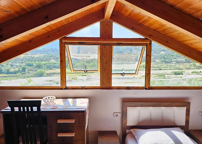 River Escape - Private Beach, Scenic View & Bbq Tepelene