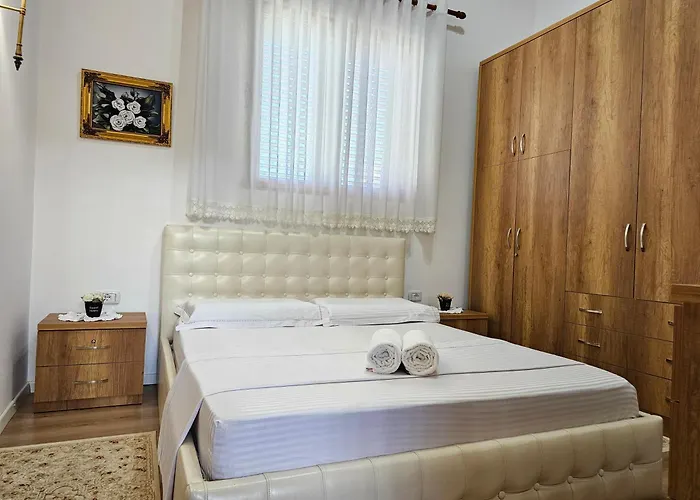 Villa River Escape - Private Beach, Scenic View & Bbq