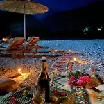River Escape - Private Beach, Scenic View & Bbq