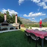 Villa River Escape - Private Beach, Scenic View & Bbq Tepelene