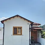 River Escape - Private Beach, Scenic View & Bbq