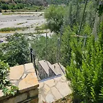 River Escape - Private Beach, Scenic View & Bbq