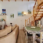 River Escape - Private Beach, Scenic View & Bbq Tepelene