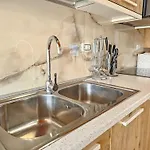 Villa River Escape - Private Beach, Scenic View & Bbq