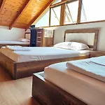 Villa River Escape - Private Beach, Scenic View & Bbq *