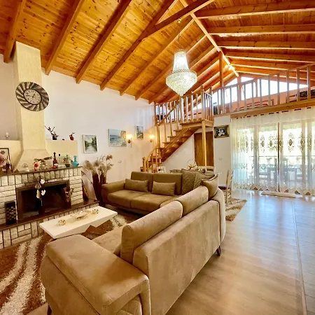 River Escape - Private Beach, Scenic View & Bbq *