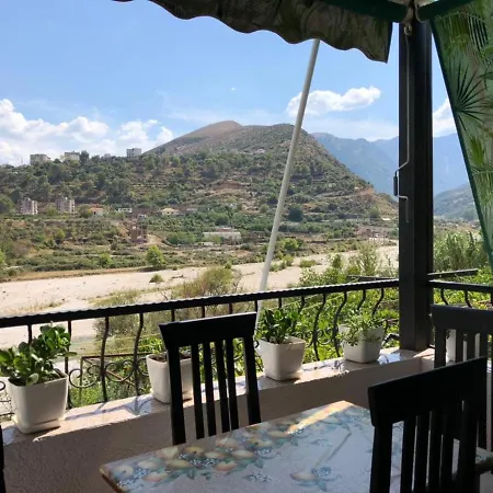 River Escape - Private Beach, Scenic View & Bbq *