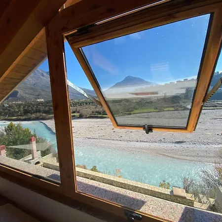 River Escape - Private Beach, Scenic View & Bbq Tepelene