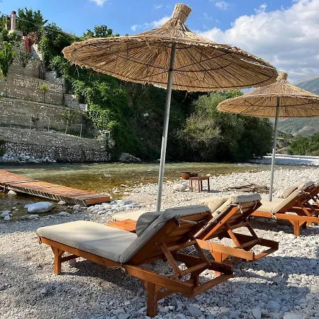 River Escape - Private Beach, Scenic View & Bbq * Tepelene
