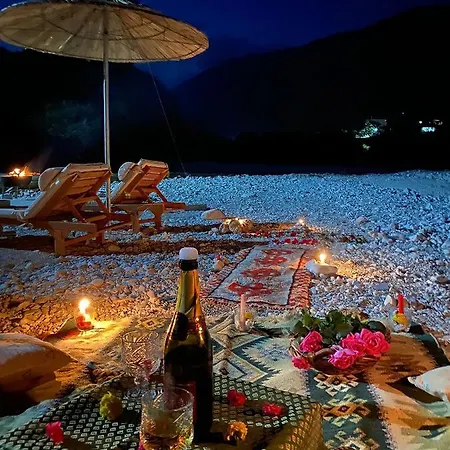 River Escape - Private Beach, Scenic View & Bbq