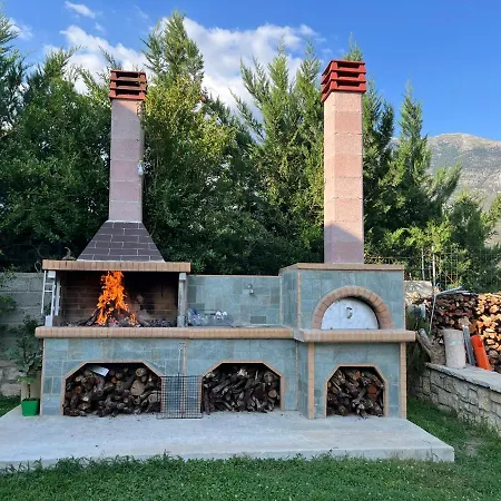 Villa River Escape - Private Beach, Scenic View & Bbq Tepelena