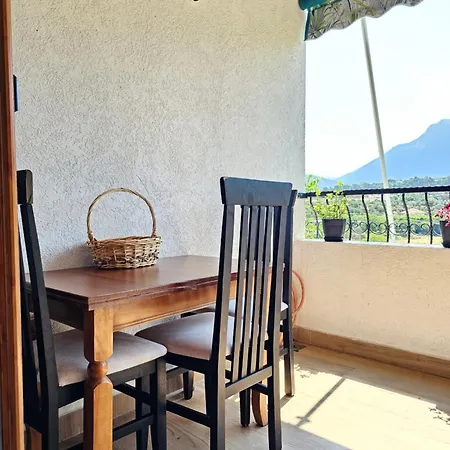 Villa River Escape - Private Beach, Scenic View & Bbq Tepelene