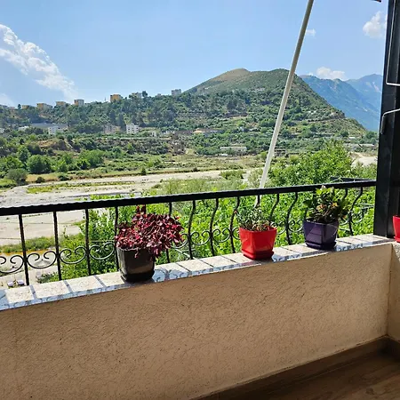 Villa River Escape - Private Beach, Scenic View & Bbq