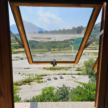 River Escape - Private Beach, Scenic View & Bbq Villa Tepelena