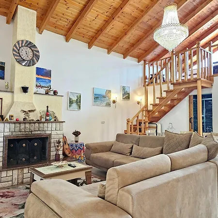 Villa River Escape - Private Beach, Scenic View & Bbq Tepelena