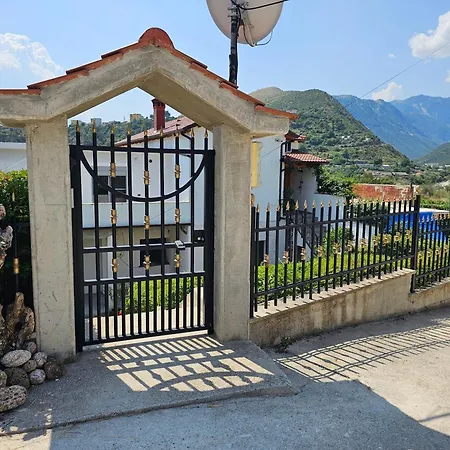 River Escape - Private Beach, Scenic View & Bbq * Tepelene