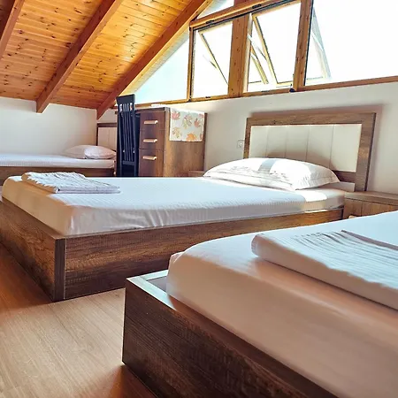 Villa River Escape - Private Beach, Scenic View & Bbq *