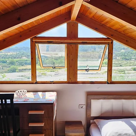 River Escape - Private Beach, Scenic View & Bbq Tepelena