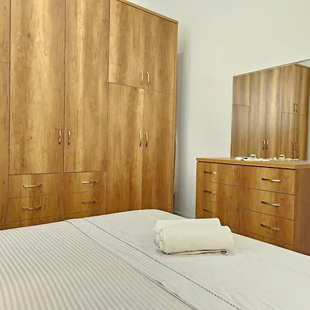 River Escape - Private Beach, Scenic View & Bbq