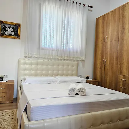 Villa River Escape - Private Beach, Scenic View & Bbq